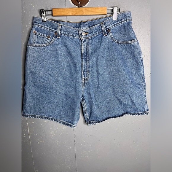 Vintage Levis Shorts Women's 16 Regular Red Tab Denim Mom Jeans Y2K 2000 - Picture 1 of 9